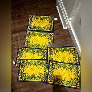 Used once William Sonoma cloth Provence Beatrix placemats set of 6